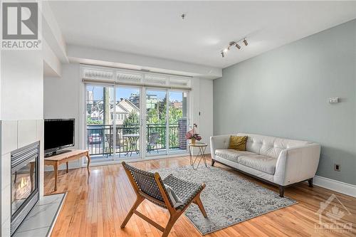 400 Mcleod Street, Ottawa, ON - Indoor Photo Showing Living Room With Fireplace