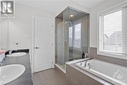 716 Summergaze Street, Ottawa, ON - Indoor Photo Showing Bathroom