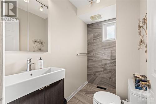 12 Queen Mary Street, Ottawa, ON - Indoor Photo Showing Bathroom