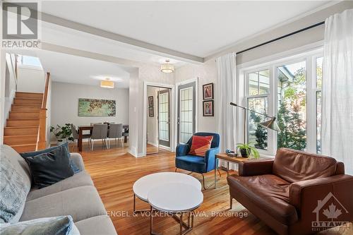 12 Queen Mary Street, Ottawa, ON - Indoor Photo Showing Living Room