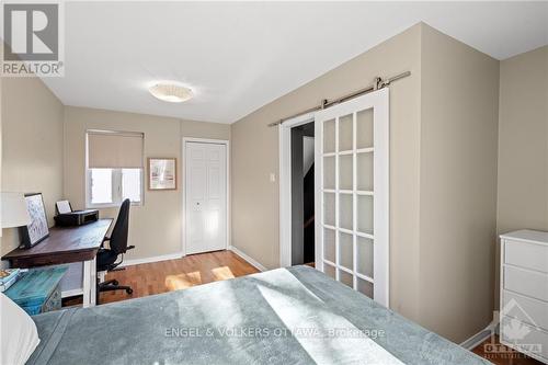 12 Queen Mary Street, Ottawa, ON - Indoor Photo Showing Bedroom