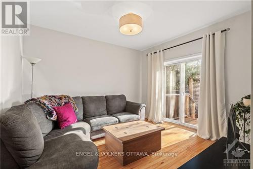 12 Queen Mary Street, Ottawa, ON - Indoor Photo Showing Living Room