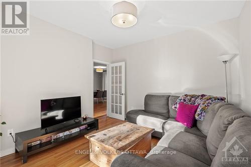 12 Queen Mary Street, Ottawa, ON - Indoor Photo Showing Living Room