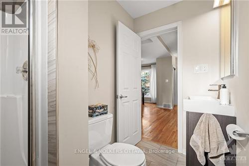 12 Queen Mary Street, Ottawa, ON - Indoor Photo Showing Bathroom