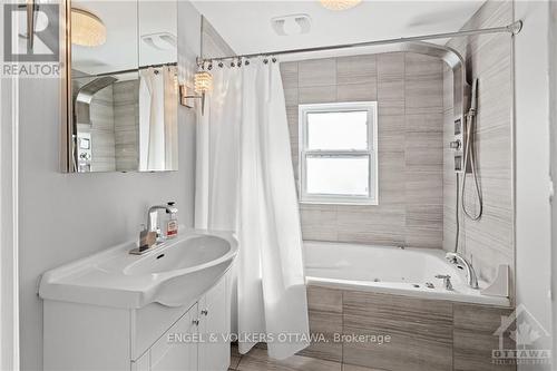 12 Queen Mary Street, Ottawa, ON - Indoor Photo Showing Bathroom