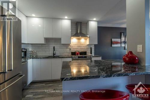 649 - 515 St Laurent Boulevard, Ottawa, ON - Indoor Photo Showing Kitchen With Upgraded Kitchen