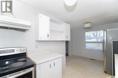 58 Hooper Bay, Regina, SK - Indoor Photo Showing Kitchen