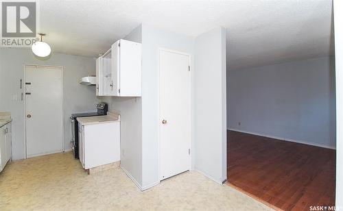 58 Hooper Bay, Regina, SK - Indoor Photo Showing Kitchen