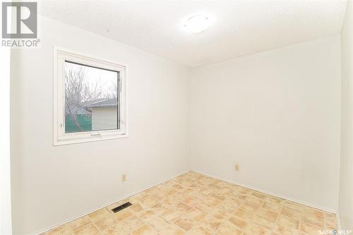 58 Hooper Bay, Regina, SK - Indoor Photo Showing Other Room