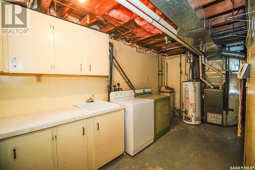 58 Hooper Bay, Regina, SK - Indoor Photo Showing Laundry Room