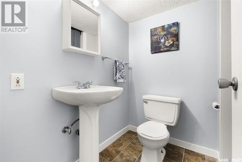 2810 More Crescent E, Regina, SK - Indoor Photo Showing Bathroom