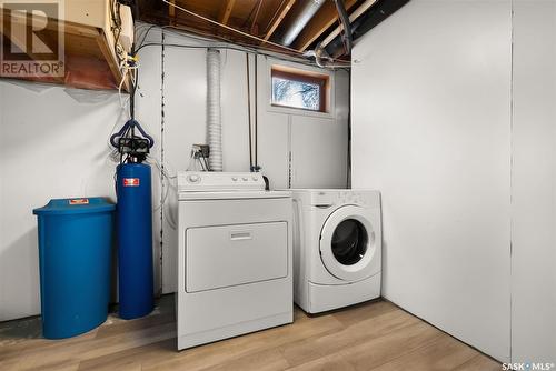 2810 More Crescent E, Regina, SK - Indoor Photo Showing Laundry Room