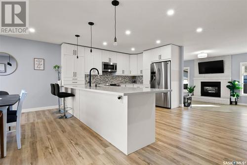 2810 More Crescent E, Regina, SK - Indoor Photo Showing Kitchen With Upgraded Kitchen