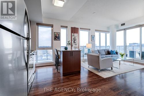 1105 - 260 Sackville Street, Toronto, ON - Indoor Photo Showing Living Room