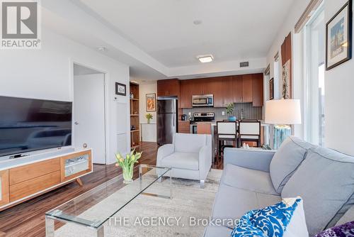 1105 - 260 Sackville Street, Toronto, ON - Indoor Photo Showing Living Room