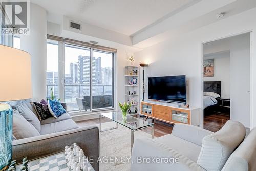 1105 - 260 Sackville Street, Toronto, ON - Indoor Photo Showing Living Room