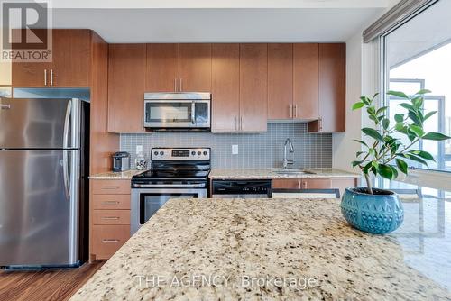 1105 - 260 Sackville Street, Toronto, ON - Indoor Photo Showing Kitchen With Stainless Steel Kitchen