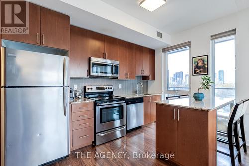 1105 - 260 Sackville Street, Toronto, ON - Indoor Photo Showing Kitchen With Stainless Steel Kitchen