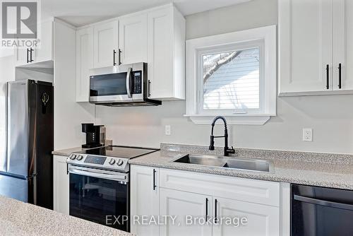 8 Valley Road, Whitchurch-Stouffville, ON - Indoor Photo Showing Kitchen With Double Sink