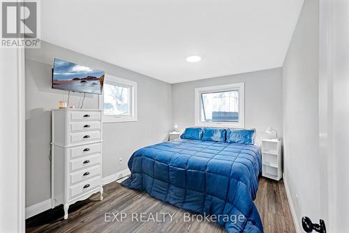 8 Valley Road, Whitchurch-Stouffville, ON - Indoor Photo Showing Bedroom