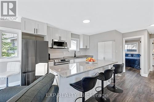 8 Valley Road, Whitchurch-Stouffville, ON - Indoor Photo Showing Kitchen With Upgraded Kitchen