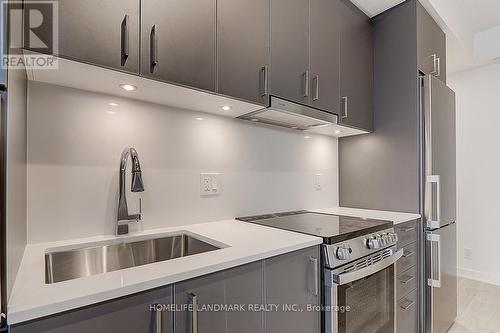 A1606 - 30 Upper Mall Way, Vaughan, ON - Indoor Photo Showing Kitchen