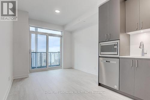 A1606 - 30 Upper Mall Way, Vaughan, ON - Indoor Photo Showing Kitchen