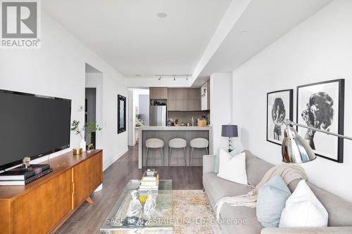 1901 - 170 Sumach Street, Toronto, ON - Indoor Photo Showing Living Room