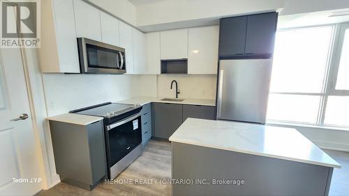 1209W - 202 Burnhamthorpe Road E, Mississauga, ON - Indoor Photo Showing Kitchen