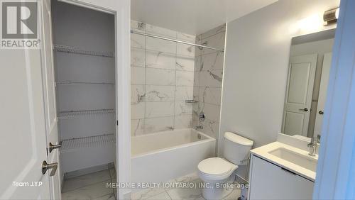 1209W - 202 Burnhamthorpe Road E, Mississauga, ON - Indoor Photo Showing Bathroom