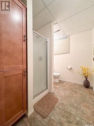 251&255 17Th Avenue Ne, Swift Current, SK - Indoor Photo Showing Bathroom