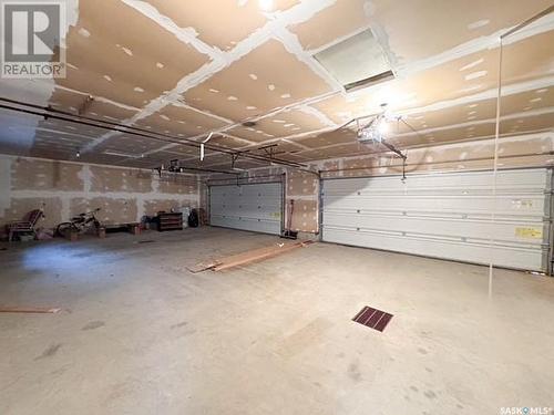 251&255 17Th Avenue Ne, Swift Current, SK - Indoor Photo Showing Garage