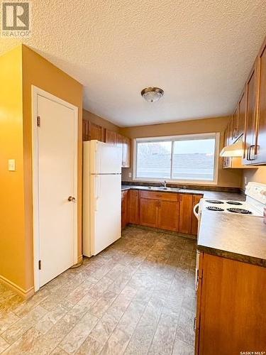 251&255 17Th Avenue Ne, Swift Current, SK - Indoor Photo Showing Kitchen With Double Sink