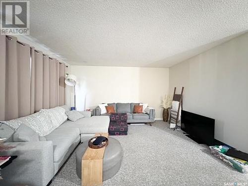 251&255 17Th Avenue Ne, Swift Current, SK - Indoor Photo Showing Other Room