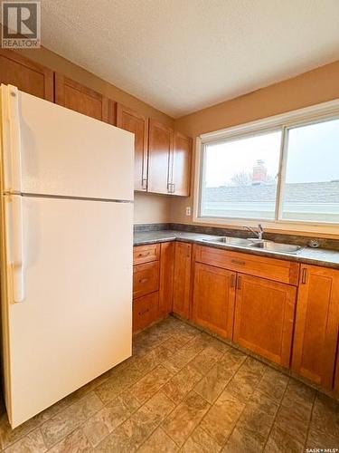 251&255 17Th Avenue Ne, Swift Current, SK - Indoor Photo Showing Kitchen With Double Sink