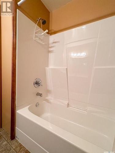 251&255 17Th Avenue Ne, Swift Current, SK - Indoor Photo Showing Bathroom