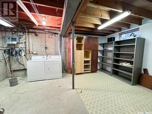 251&255 17Th Avenue Ne, Swift Current, SK - Indoor Photo Showing Laundry Room