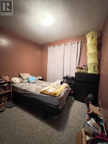 251&255 17Th Avenue Ne, Swift Current, SK - Indoor Photo Showing Bedroom