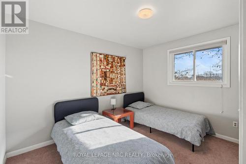 1940 Wagg Road, Niagara-On-The-Lake (102 - Lakeshore), ON - Indoor Photo Showing Bedroom