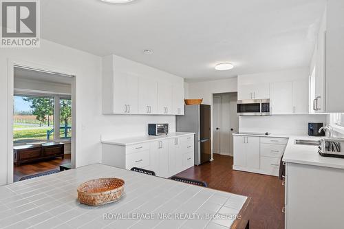 1940 Wagg Road, Niagara-On-The-Lake (102 - Lakeshore), ON - Indoor Photo Showing Kitchen