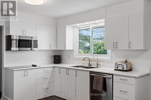 1940 Wagg Road, Niagara-On-The-Lake (102 - Lakeshore), ON - Indoor Photo Showing Kitchen With Double Sink