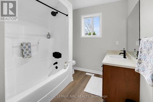 1 Colbey Street, St. Catharines (451 - Downtown), ON - Indoor Photo Showing Bathroom