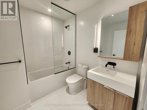 1613 - 127 Broadway Avenue, Toronto, ON - Indoor Photo Showing Bathroom