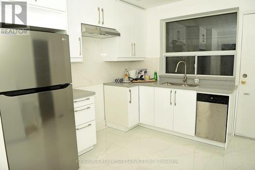 Upper - 18 Cabot Court, Toronto, ON - Indoor Photo Showing Kitchen