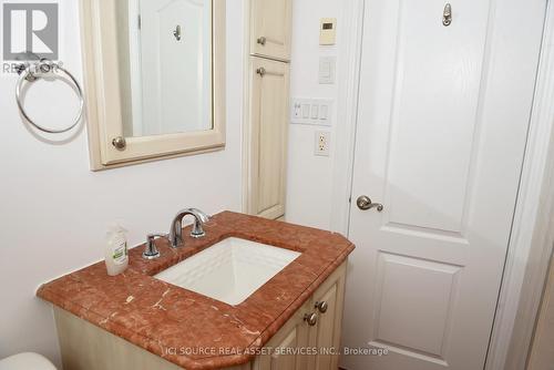 Upper - 18 Cabot Court, Toronto, ON - Indoor Photo Showing Bathroom