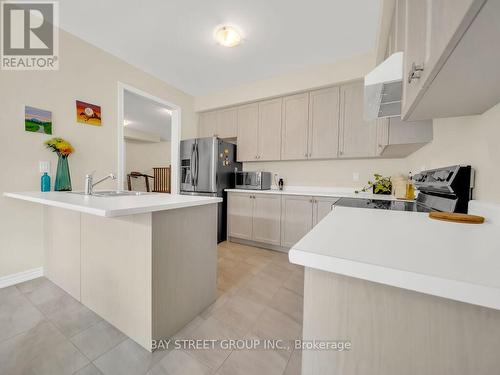 411 Barker Parkway W, Thorold, ON - Indoor Photo Showing Kitchen