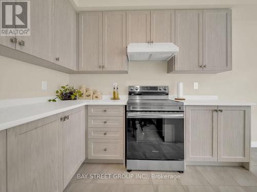 411 Barker Parkway W, Thorold, ON - Indoor Photo Showing Kitchen