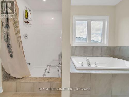 411 Barker Parkway W, Thorold, ON - Indoor Photo Showing Bathroom