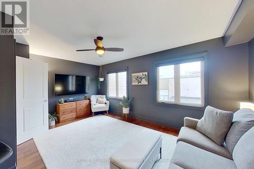 213 Heward Avenue, Toronto, ON - Indoor Photo Showing Living Room