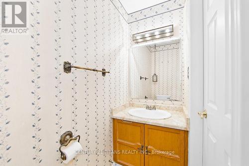 154 Iroquois Avenue, Oshawa, ON - Indoor Photo Showing Bathroom